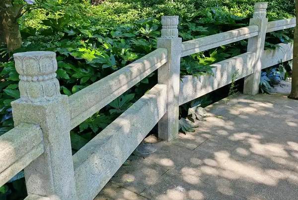 大连花岗岩栏杆和青石栏杆哪个好 严选好货